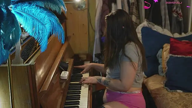 Snapshot of VanessaDoyle chatting on 12, 2, 2026 VanessaDoyle online show from 12, 2, 2026