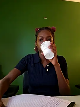 oliviaprettypussy online show from 18, 3, 2026