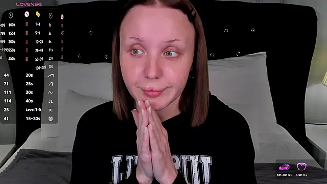 Snapshot of LianaFord chatting on 15, 4, 2026 LianaFord online show from 15, 4, 2026