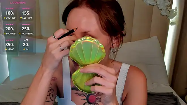 Snapshot of LianaFord chatting on 22, 5, 2026 LianaFord online show from 22, 5, 2026