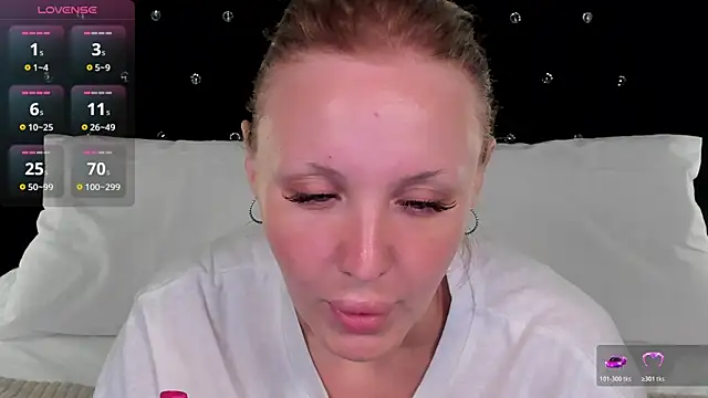 Snapshot of LianaFord chatting on 1, 6, 2026 LianaFord online show from 1, 6, 2026