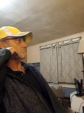 Snapshot of OralDesires2 chatting on 22, 10, 2025 OralDesires2 online show from 22, 10, 2025