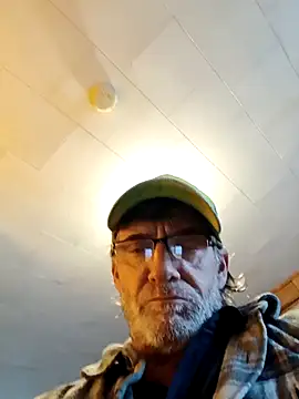 Snapshot of OralDesires2 chatting on 23, 10, 2025 OralDesires2 online show from 23, 10, 2025