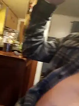 Snapshot of OralDesires2 chatting on 5, 11, 2025 OralDesires2 online show from 5, 11, 2025