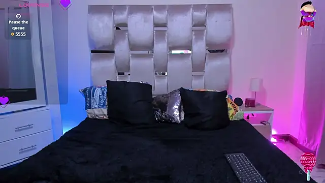 Snapshot of MelanyShayk chatting on 19, 6, 2026 MelanyShayk online show from 19, 6, 2026