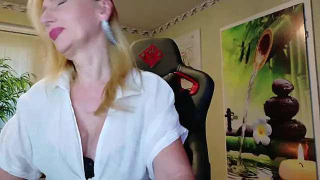 Snapshot of HotLana69 chatting on 4, 7, 2026 HotLana69 online show from 4, 7, 2026
