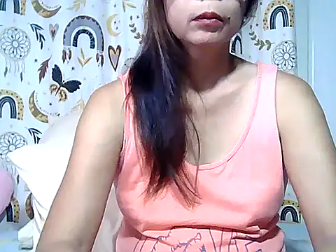 Snapshot of urwife_tobe chatting on 7, 5, 2026 urwife tobe online show from 7, 5, 2026