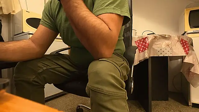 Snapshot of TigerOne19 chatting on 19, 11, 2025 TigerOne19 online show from 19, 11, 2025