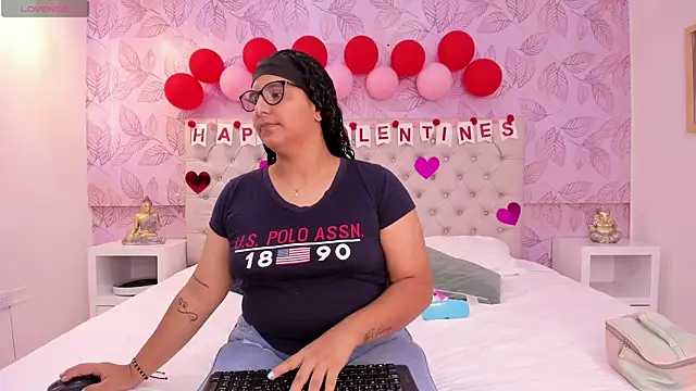 DanielleEvans  online show from 15, 2, 2025