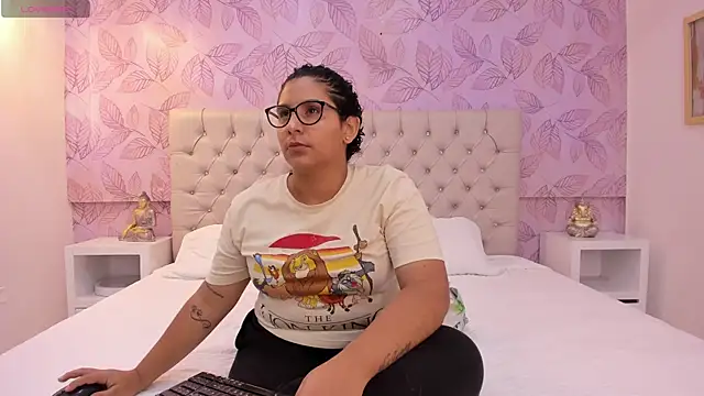 DanielleEvans  online show from 20, 2, 2025