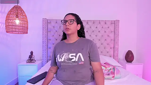 DanielleEvans  online show from 5, 3, 2025