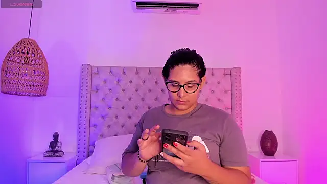 DanielleEvans  online show from 17, 3, 2025