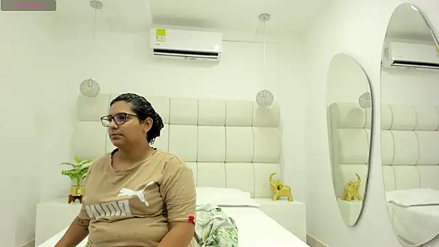 DanielleEvans  online show from 30, 9, 2025