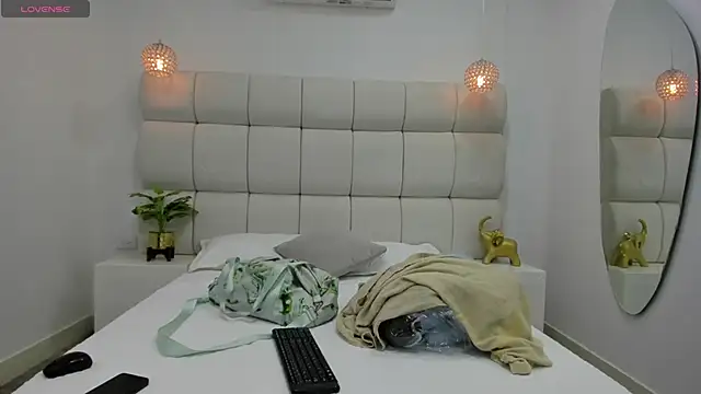 DanielleEvans  online show from 1, 10, 2025