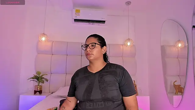 DanielleEvans  online show from 8, 11, 2025