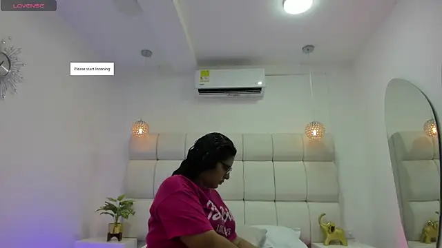 DanielleEvans  online show from 12, 11, 2025