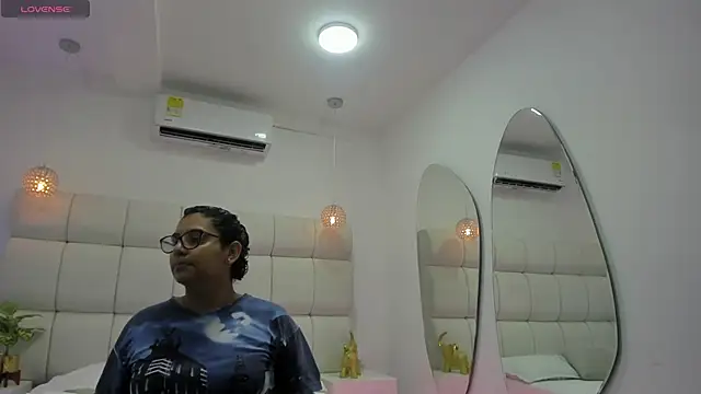 DanielleEvans  online show from 30, 11, 2025