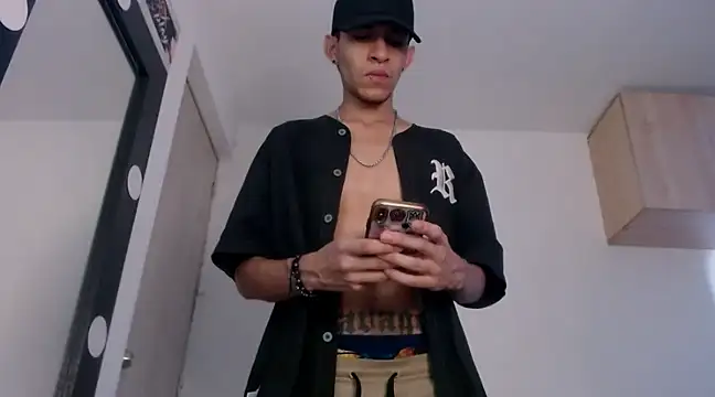 Snapshot of Samuel_Suarez chatting on 5, 12, 2024 Samuel Suarez online show from 5, 12, 2024