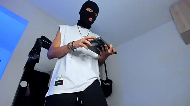 Snapshot of Samuel_Suarez chatting on 8, 11, 2025 Samuel Suarez online show from 8, 11, 2025