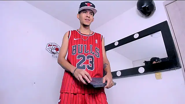 Snapshot of Samuel_Suarez chatting on 3, 5, 2026 Samuel Suarez online show from 3, 5, 2026