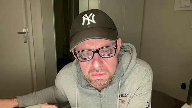 Snapshot of FABIOGLASSES chatting on 26, 9, 2025 FABIOGLASSES online show from 26, 9, 2025