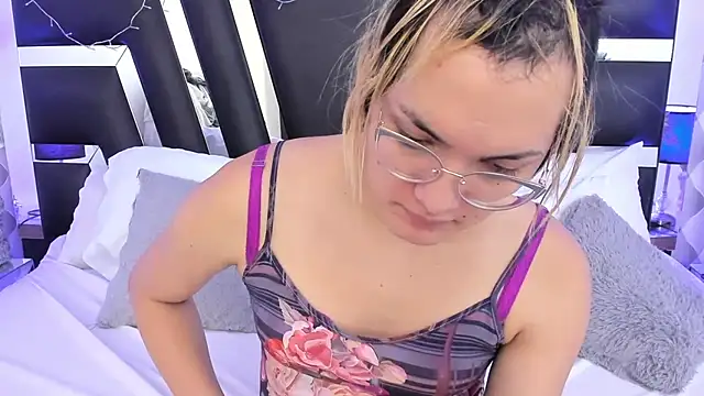 Snapshot of katya_kozlov chatting on 8, 3, 2025 katya kozlov online show from 8, 3, 2025