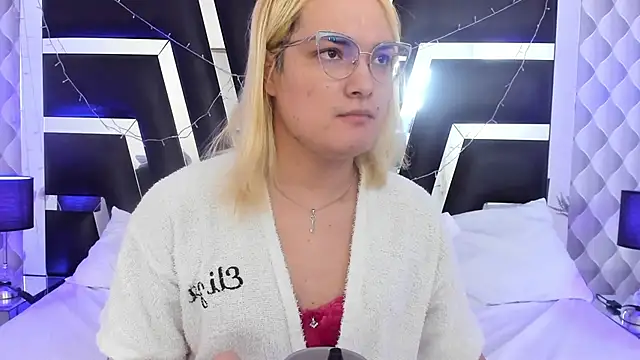 Snapshot of katya_kozlov chatting on 13, 11, 2025 katya kozlov online show from 13, 11, 2025