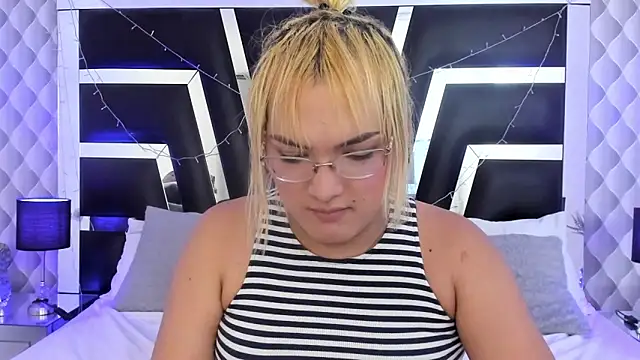 Snapshot of katya_kozlov chatting on 17, 11, 2025 katya kozlov online show from 17, 11, 2025