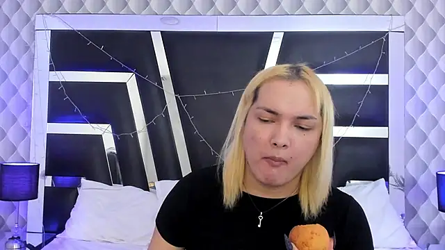 Snapshot of katya_kozlov chatting on 19, 11, 2025 katya kozlov online show from 19, 11, 2025