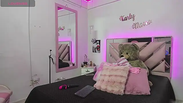 Karly moon online show from 13, 9, 2025