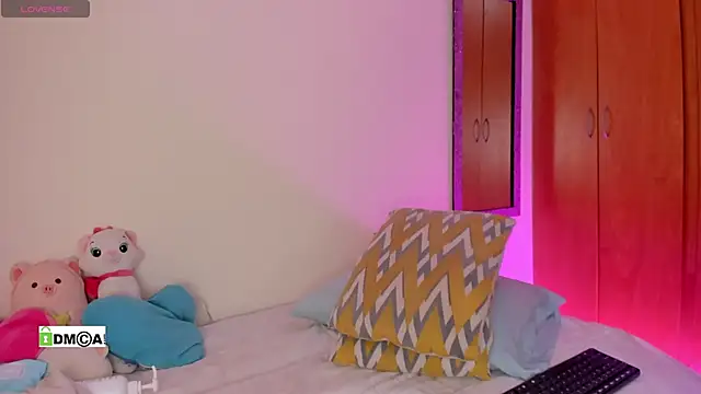 Snapshot of olivia__s chatting on 8, 1, 2025 olivia s online show from 8, 1, 2025