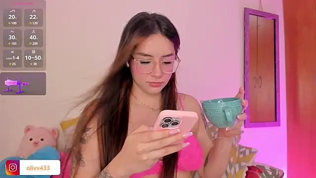 Snapshot of olivia__s chatting on 23, 3, 2025 olivia s online show from 23, 3, 2025