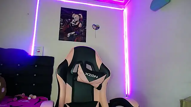 Snapshot of yuliana_19 chatting on 14, 10, 2025 yuliana 19 online show from 14, 10, 2025