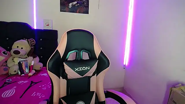 Snapshot of yuliana_19 chatting on 22, 10, 2025 yuliana 19 online show from 22, 10, 2025