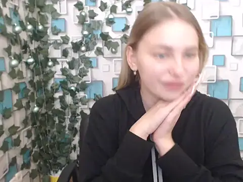 Snapshot of klerkarina chatting on 4, 1, 2025 klerkarina online show from 4, 1, 2025