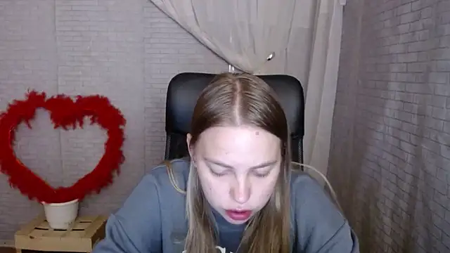 Snapshot of klerkarina chatting on 7, 10, 2025 klerkarina online show from 7, 10, 2025