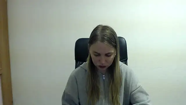 Snapshot of klerkarina chatting on 18, 10, 2025 klerkarina online show from 18, 10, 2025