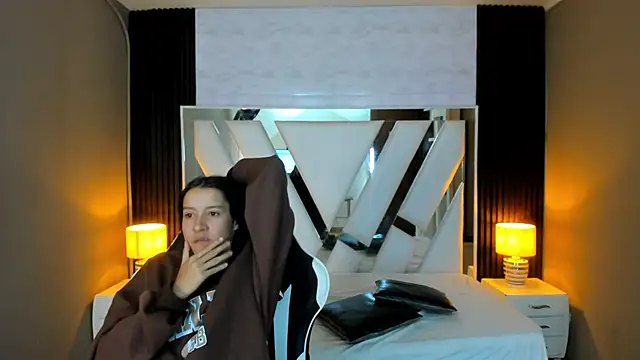 Linda4Petite online show from 26, 10, 2025