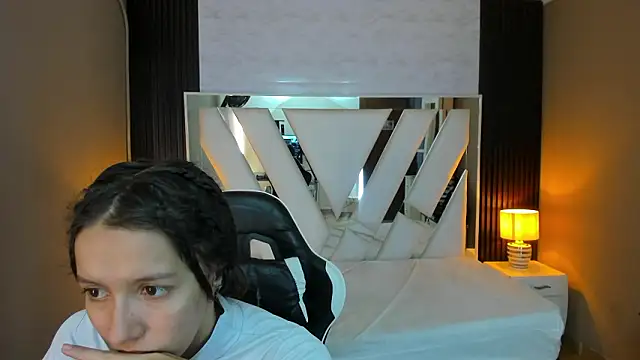 Linda4Petite online show from 29, 3, 2026