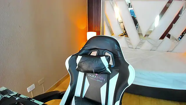 Linda4Petite online show from 31, 3, 2026