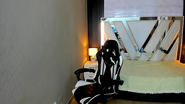 Linda4Petite online show from 24, 4, 2026