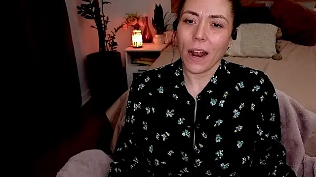 Ellie-L-Elizabeth online show from 22, 4, 2026