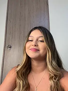 Snapshot of lunablossom_ chatting on 14, 12, 2024 lunablossom online show from 14, 12, 2024