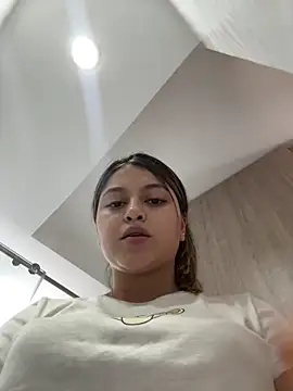 Snapshot of lunablossom_ chatting on 16, 12, 2024 lunablossom online show from 16, 12, 2024