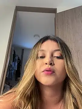 Snapshot of lunablossom_ chatting on 27, 12, 2024 lunablossom online show from 27, 12, 2024