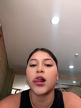 Snapshot of lunablossom_ chatting on 31, 12, 2024 lunablossom online show from 31, 12, 2024