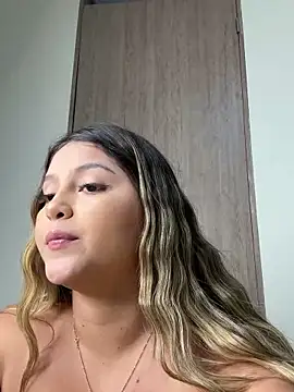 Snapshot of lunablossom_ chatting on 15, 1, 2025 lunablossom online show from 15, 1, 2025