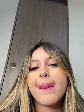 Snapshot of lunablossom_ chatting on 28, 1, 2025 lunablossom online show from 28, 1, 2025