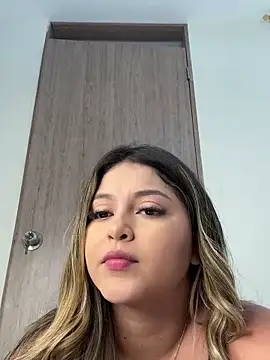 Snapshot of lunablossom_ chatting on 1, 2, 2025 lunablossom online show from 1, 2, 2025