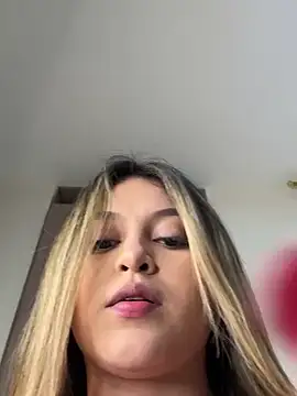 Snapshot of lunablossom_ chatting on 17, 2, 2025 lunablossom online show from 17, 2, 2025